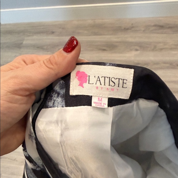 LATISTE skirt size medium - Picture 3 of 6